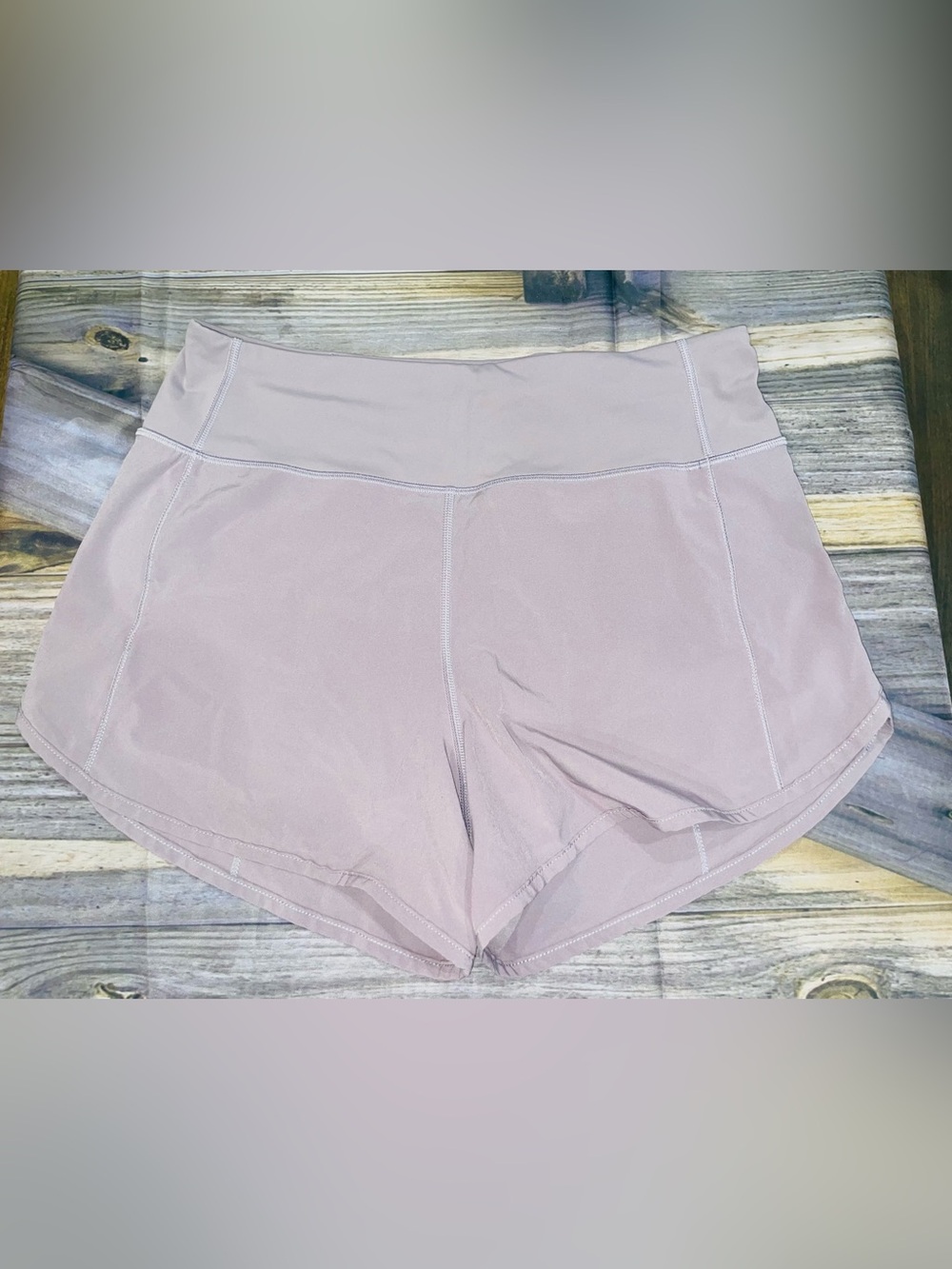 Lululemon High-Rise Women's Active Shorts in Mauve